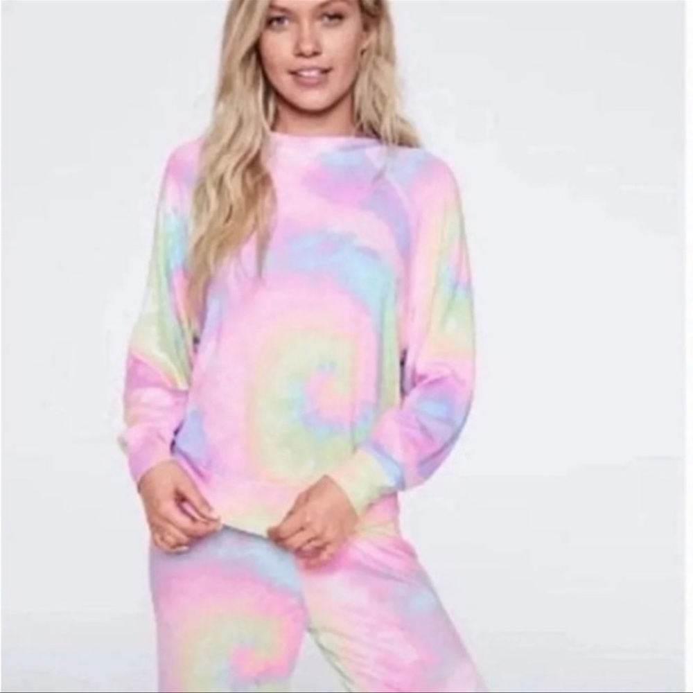NWT VS PINK SUPER SOFT AND COZY CREW